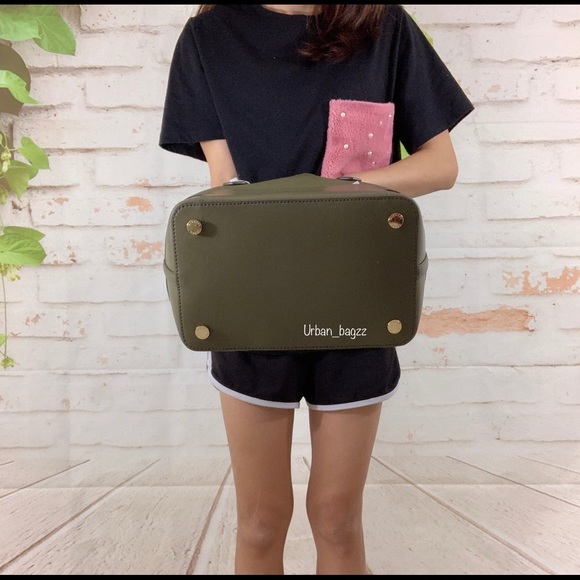 Michael Kors Trista Large Grab Bag Satchel - Picture 5 of 8